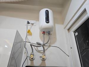 1 BHK Apartment in Dehradun with Mussoorie Mountain View - Buddy Mountain Escape