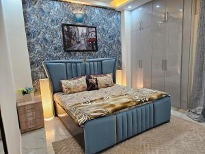 1 BHK Apartment in Dehradun with Mussoorie Mountain View - Buddy Mountain Escape