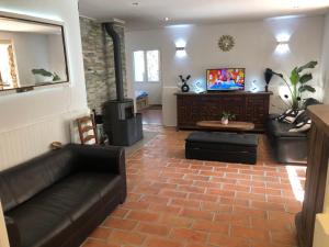 Villas Superbe bergerie en coeur de foret avec piscine privee lac riviere cascades : photos des chambres
