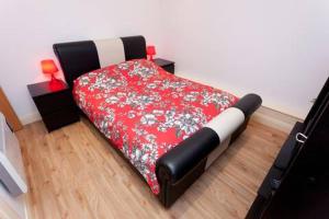 City Centre - Premium Apartment with Balcony and Skyline Views in Thurland Street - Most Central Location - Cook as you would at Home