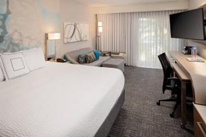 King Room with Sofa Bed room in Courtyard by Marriott Fort Lauderdale North/Cypress Creek