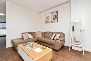 Central Studio - 290A Little Baker - Barmedman