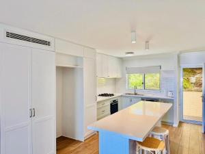 Perfect Oceanfront Cottesloe apartment