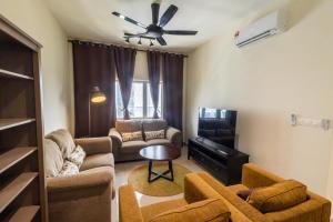Mat Leo Homestay at MRT Kajang