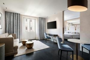 One-Bedroom King Suite with City View room in Sina Bernini Bristol