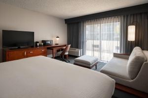 Courtyard by Marriott Fresno