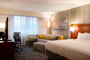 King Room with Sofa Bed room in Courtyard Waterbury Downtown