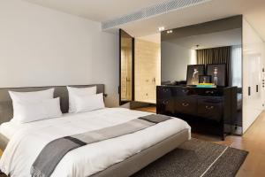 Deluxe Room, Guest room, 1 King room in Roomers Baden-Baden Autograph Collection