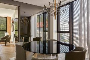 Deluxe Suite, 1 Bedroom Suite, 1 King, Corner room room in Roomers Baden-Baden Autograph Collection