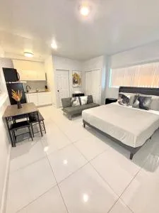 Private Paradise in Miami - Andover Lakes Estates