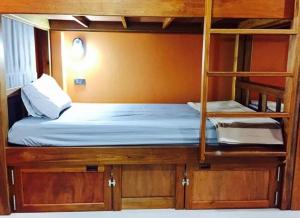 NOMAD HOSTEL KRABI AND TRAVEl