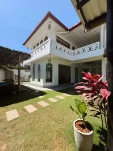 Omnia Hostel - 米迪加马东