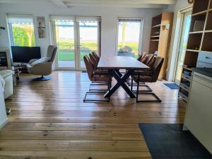 Komfortables Ferienhaus mit Garten, Weitblick und Whirlpool