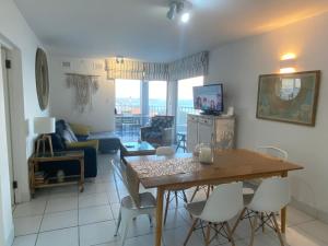 KYALANGA 52 - on the beachfront