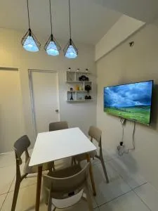 2BR SM Naga City Condominium with Fiber Internet - Manguisoc