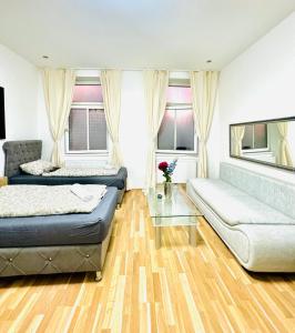 Chic Studio Apt for 5P, 12-Min Walk to Augarten