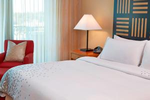 Junior King Suite room in World Golf Village Renaissance St. Augustine Resort