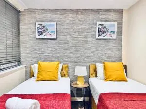 Canterbury City Centre 4 Bedrooms with garage and free parking - Contractors - Hackington