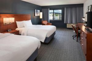 Guest room, 2 Queen, River view room in Courtyard La Crosse Downtown/Mississippi Riverfront