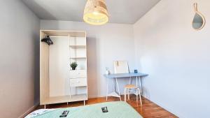 Appartements La Comete 4 Bedroom WiFi TV : photos des chambres
