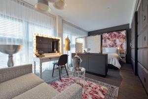 Space 1-Bedroom Suite room in Kameha Grand Zurich Autograph Collection
