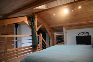 Villas Pinea Lodge - Chalet Authentique en Pin des Landes : photos des chambres
