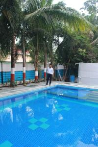 Beautiful and luxurious 3 BHK villa with Swimming pool and kitchen for upto 20 people near beach