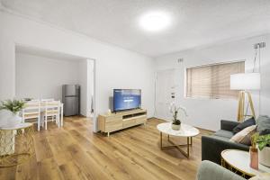 Cozy 2-Bedroom Retreat with Parking in Cabramatta