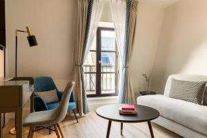 Cosy Suite with Breakfast room in Renaissance Paris Vendome Hotel
