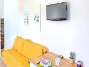 7-Modern city center studio with sea view!