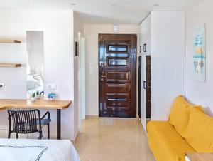 7-Modern city center studio with sea view!