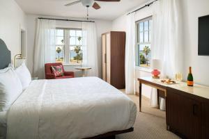 King Room with View room in Fenway Hotel Autograph Collection