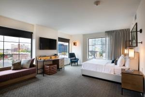 King Studio room in Elliot Park Hotel Autograph Collection