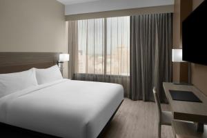 King Room with City View and Adapted Tub - Mobility Accessible room in AC Hotel by Marriott San Antonio Riverwalk