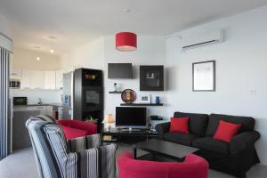 MEL 2 2BED seaview in Ghadira by Homely