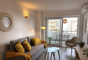 Modern & sunny beach apartment