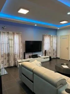 Three bedroom luxurious house "Owusu- ansah transformer" - Oshiyie