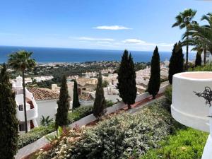 Espectaculares vistas al mar pisicna y jardin