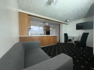 3 Bedroom House Available - Cranford