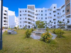Modern Mombasa Stay Central 2BR, AC, Pool, Gym