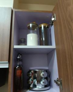 BayFront 1BR Condo in Pasay with FREE Wi-Fi, Netflix, Pool Access & Gym, Near NAIA Airport, MOA, OKADA, CCP & PICC