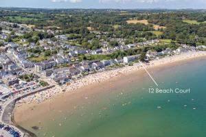 Beach Retreat - Sea Views Parking Beach Access