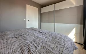 1 Bedroom Nice Apartment In Oostende