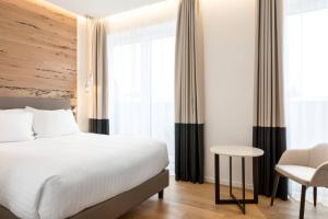Superior Room with Water View room in AC Hotel Venezia by Marriott