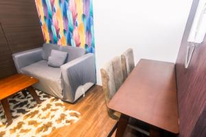 Cozy Peacock hideaway Stylish Makati Condo 300 Mbps Gym Swim Park