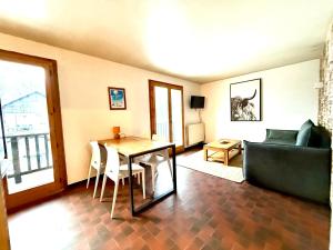 Appartements La clusaz Centre village , pied des pistes, 42 m2 , balcon sud vue montagne : photos des chambres