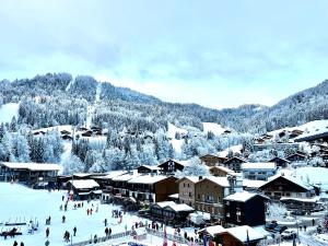 La clusaz Centre village , pied des pistes, 42 m2 , balcon sud vue montagne