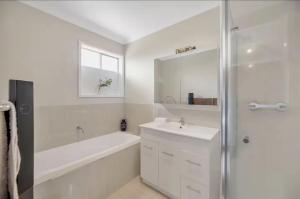 4 Bedroom Peaceful stay in Wright with plenty of room to be with family or friends