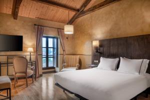 Deluxe Family King Room room in Hotel Palacio del Carmen Autograph Collection