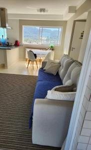 Apartamento Praia da Enseada, Central Park, 300 metros do mar, próximo ao Aquário